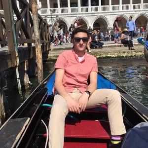 Meet your Posher, Dominic